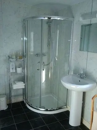 Tek Büyük Yataklı Oda, Özel Banyo (Small, semi- double bed)
