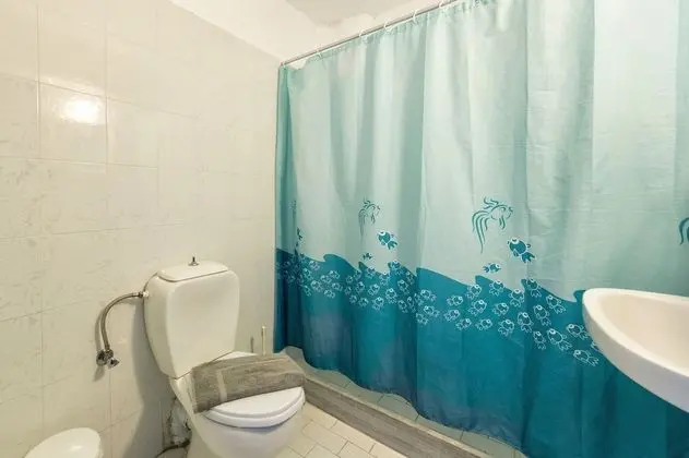 Economy Studio (Semi-Basement), No View