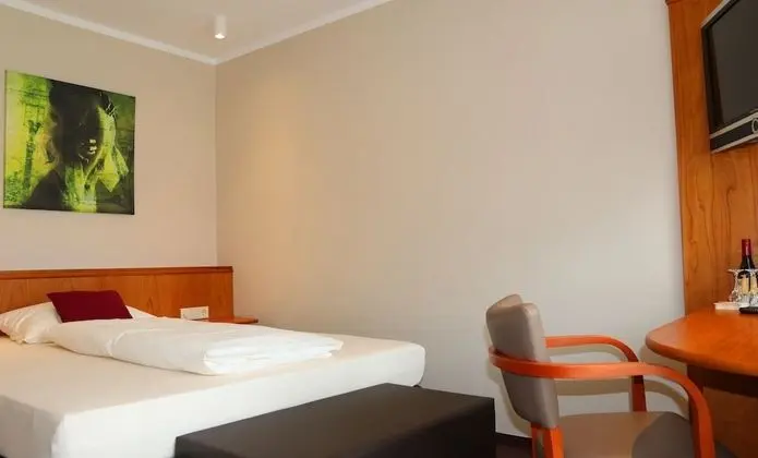 Büyük Yataklı Tek Kişilik Oda, Balkon, Nehir Manzaralı (air-conditioned)