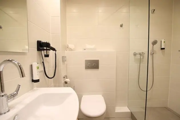 Büyük Yataklı Tek Kişilik Oda, Balkon, Nehir Manzaralı (air-conditioned)