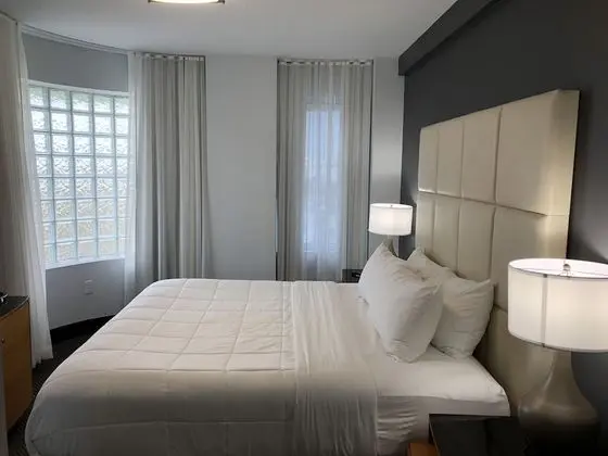 Standard Oda, 1 En Büyük (King) Boy Yatak (One King Bed)