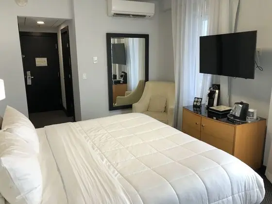 Standard Oda, 1 En Büyük (King) Boy Yatak (One King Bed)