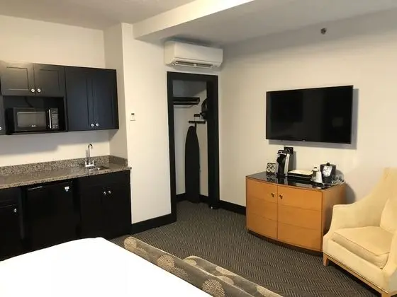 Süit, 1 En Büyük (King) Boy Yatak (One King Bed Studio Suite)