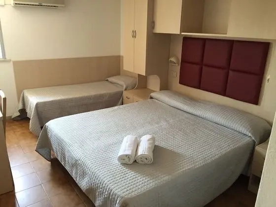 Üç Kişilik Oda