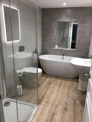 Premium Tek Büyük Yataklı Oda, Banyolu/Duşlu (4 Poster Bed)