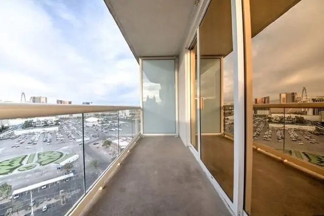 Studio Combo Strip View with Balcony