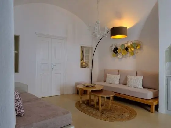 Family Villa (Cave, Caldera View)