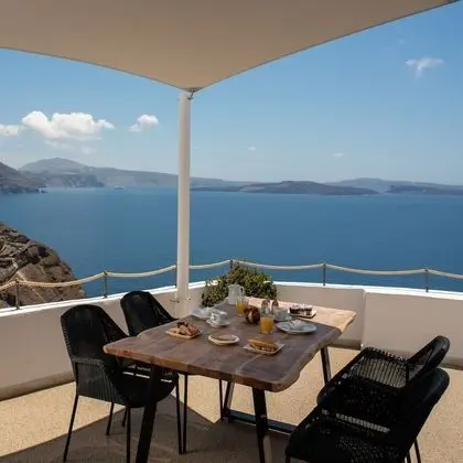 Family Villa (Cave, Caldera View)