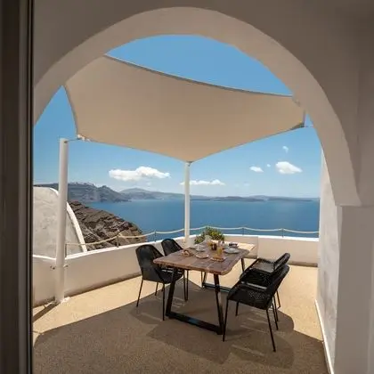 Family Villa (Cave, Caldera View)