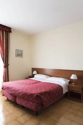 1 Çift Kişilik Veya 2 Tek Kişilik Yatak Standard