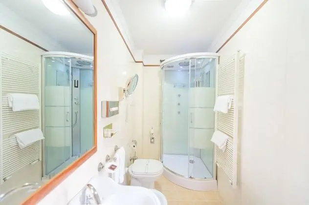 Deluxe Üç Kişilik Oda