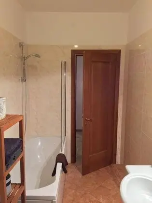 Tek Büyük Yataklı Oda, Ortak Banyo, Avlu Manzaralı (Casanova)