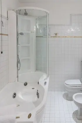 Standard Üç Kişilik Oda, Banyolu/Duşlu, Bahçe Manzaralı