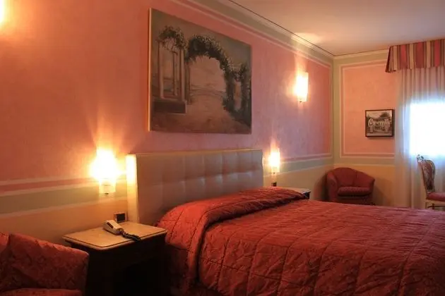 Superior Tek Büyük veya İki Ayrı Yataklı Oda