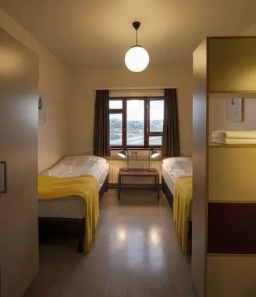 Basic Oda, 2 Tek Kişilik Yatak, Ortak Banyo