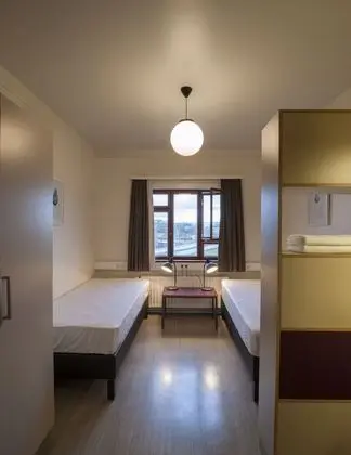 Basic Oda, 2 Tek Kişilik Yatak, Ortak Banyo