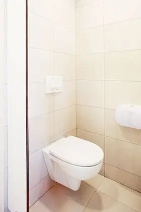 Basic Oda, 2 Tek Kişilik Yatak, Ortak Banyo