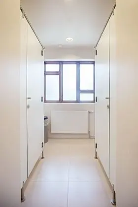 Basic Oda, 2 Tek Kişilik Yatak, Ortak Banyo