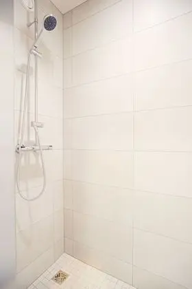 Basic Oda, 2 Tek Kişilik Yatak, Ortak Banyo