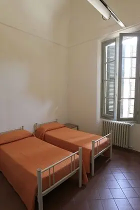 Tek Büyük veya İki Ayrı Yataklı Oda, Ortak Banyo