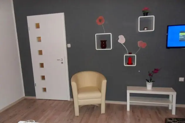 Apart Daire (Red and Black)