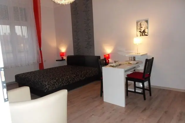 Apart Daire (Red and Black)