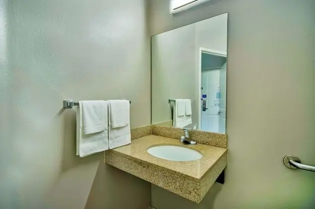 Engellilere uygun banyo