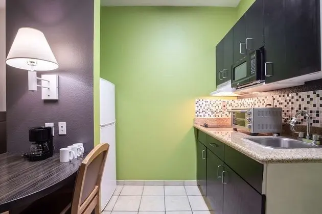 Deluxe Oda, 1 Büyük (Queen) Boy Yatak, Engellilere Uygun, Sigara İçilmez