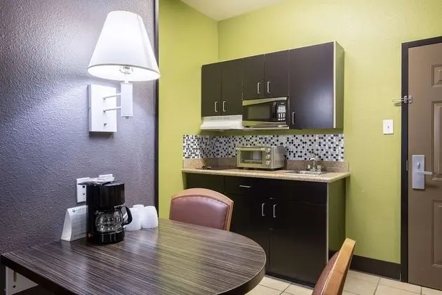 Deluxe Oda, 1 Büyük (Queen) Boy Yatak, Engellilere Uygun, Sigara İçilmez