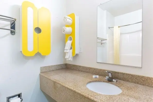 Deluxe Oda, 1 Büyük (Queen) Boy Yatak, Engellilere Uygun, Sigara İçilmez