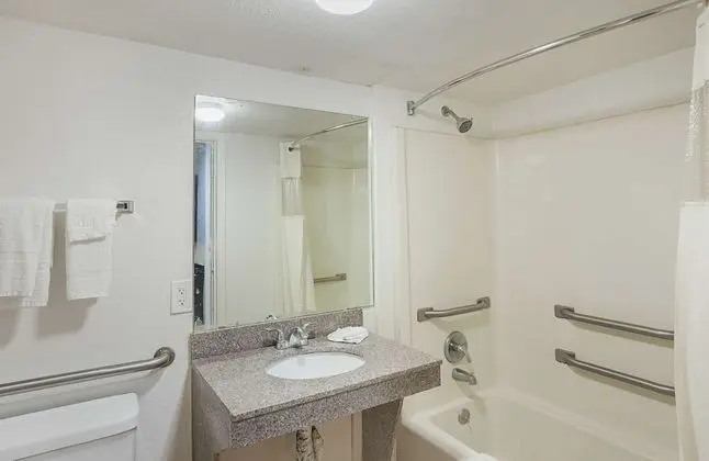 Engellilere uygun banyo