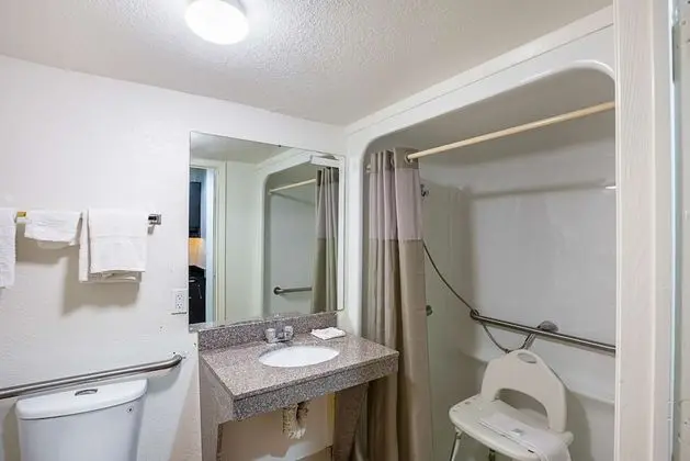 Engellilere uygun banyo