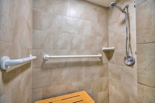 Standard Oda, 2 Büyük (Queen) Boy Yatak, Engellilere Uygun, Sigara İçilmez