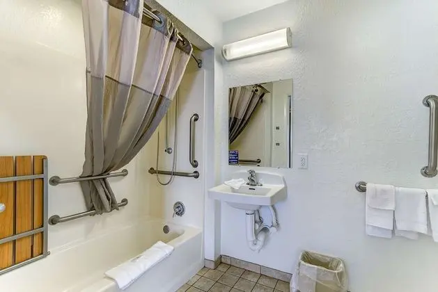 Standard Oda, 1 Büyük (Queen) Boy Yatak, Sigara İçilebilir, Buzdolabı ve Mikrodalga