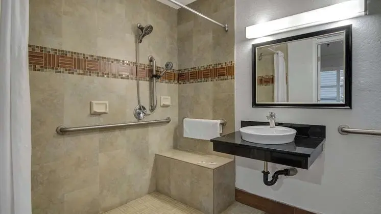 Engellilere uygun banyo