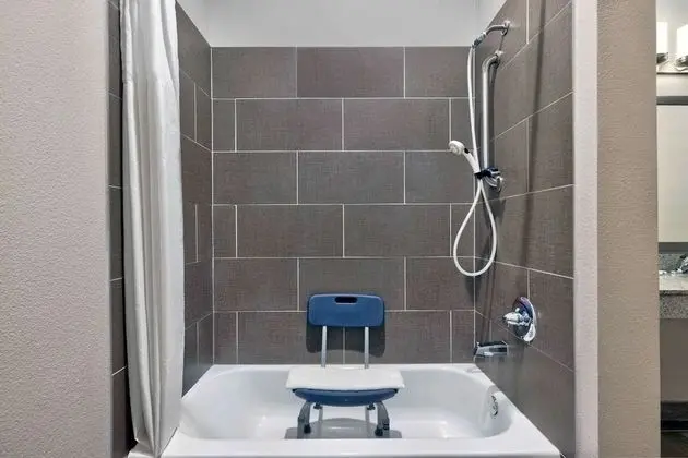 Engellilere uygun banyo