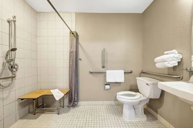 Engellilere uygun banyo