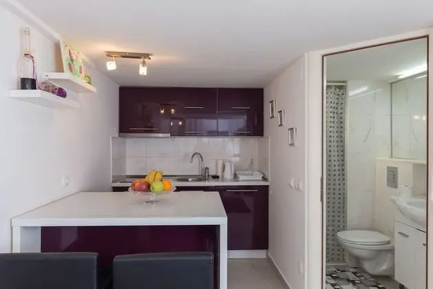 Stüdyo (Studio Apartment with Sea View)
