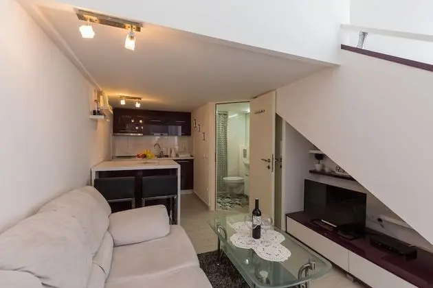 Stüdyo (Studio Apartment with Sea View)