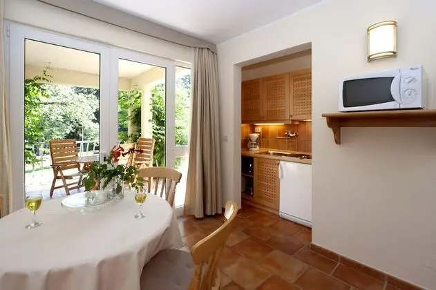 Studio for 2+1 persons, park side