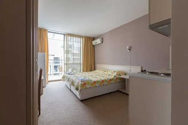 Family Apart Daire, 1 Çift Kişilik Yatak, Balkon, Havuz Manzaralı