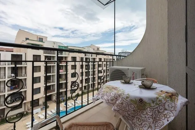 Family Apart Daire, 1 Çift Kişilik Yatak, Balkon, Havuz Manzaralı