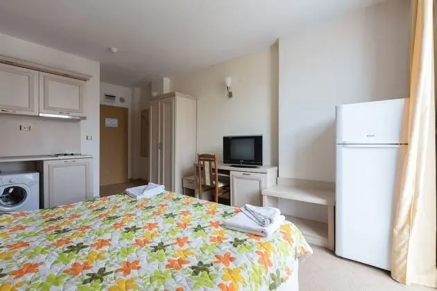 Family Apart Daire, 1 Çift Kişilik Yatak, Balkon, Havuz Manzaralı