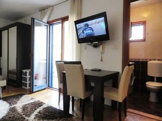 Economy Apart Daire, Dağ Manzaralı