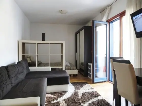 Economy Apart Daire, Dağ Manzaralı