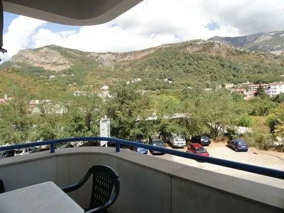 Economy Apart Daire, Dağ Manzaralı