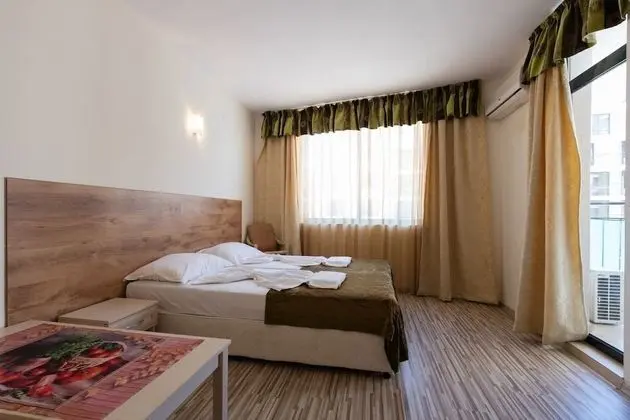 Studio for Family with Kitchenette and Pool view