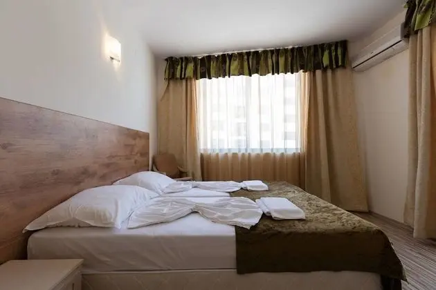 Studio for Family with Kitchenette and Pool view