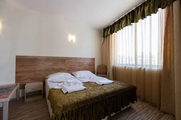 Studio for Family with Kitchenette and Pool view
