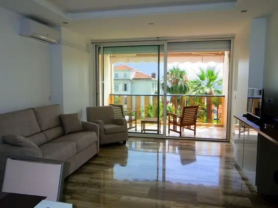 Stüdyo (46 boulevard de la Croisette 06400)